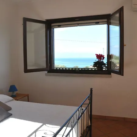 Gemma Di Mare *