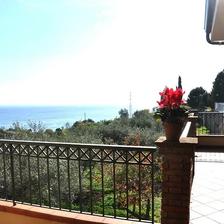 Gemma Di Mare *